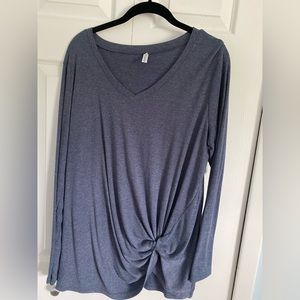 Ladies extra-large V-neck, long sleeve T-shirt with gathered waist